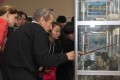 В.н.с. лаборатории генетической минералогии и петрологии, к.г.-м.н. В.К. Попов демонстрирует гостям новую экспозицию «Геопарк неогенового периода «Кипарисовский карьер»»