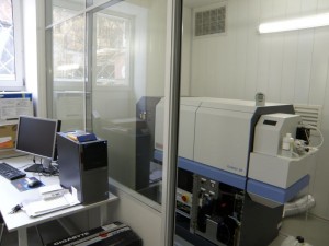 масс-спектрометр высокого разрешения с ионизацией в индуктивно-связанной плазме для рутинного элементного и изотопного анализа ELEMENT-XR 