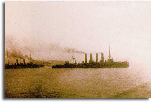 Крейсер Варяг идет в бой у Чемульпо. 27 января 1904 г.